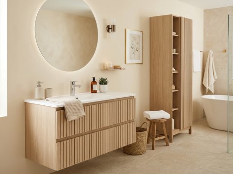 Компактная ванная с подсветкой